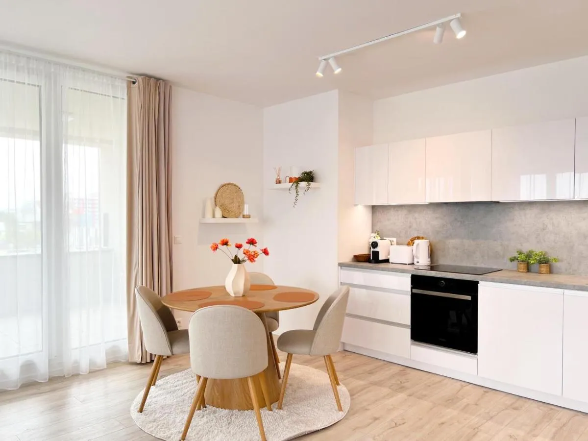 Kuchyně a jídelní kout – A2 Apartmán Poprad / Apartmány Severná